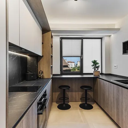 Met4l Apartment *